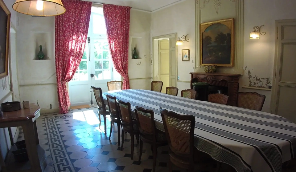 DCIM100GEYESGEYE0012.